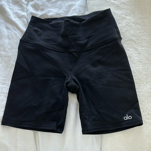 ALO Yoga Pants - Alo biker shorts